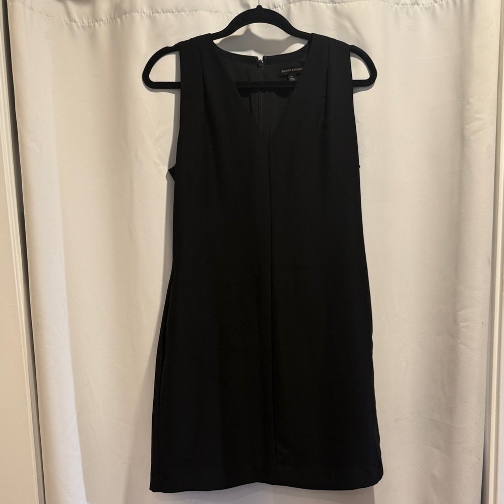 Banana Republic Sleeveless V-Neck  Dress